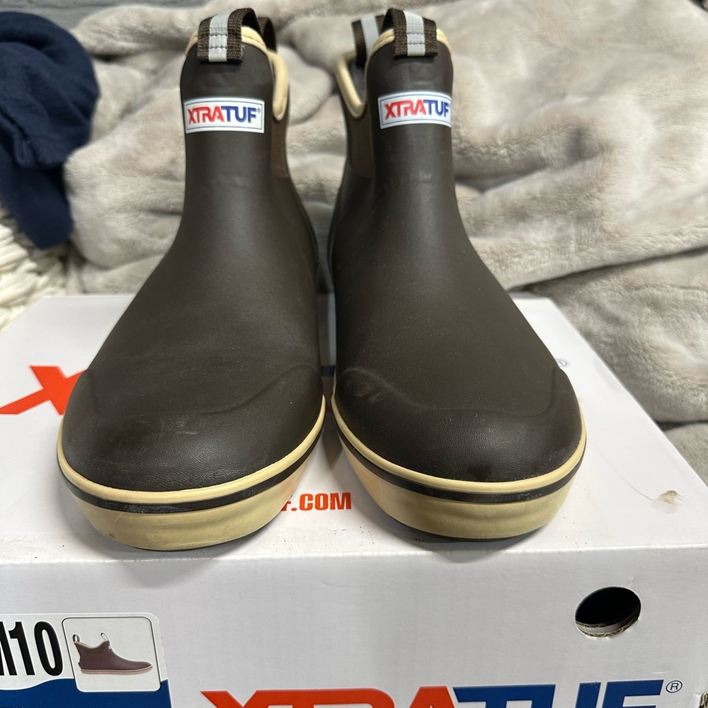Men’s XtraTuf Ankle Deck Boot in Chocolate/Tan, size 10